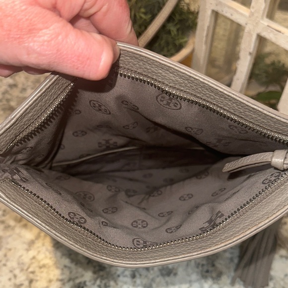 Tory Burch Grey Leather Crossbody Bag - Picture 3 of 9